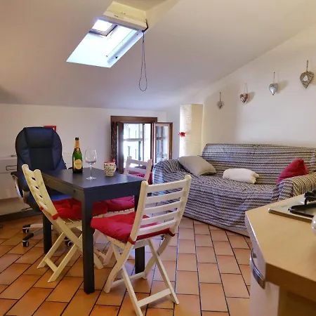 Perla Del Castrum Originale Monolocale-mansardina Nella Vecchia Apartmán Grado